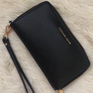 Michael Kors Jet Set Single Zip Wristlet